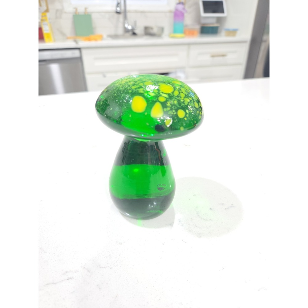 Vintage Blenko? Murano? Green with Yellow Spots Art Glass Mushroom UV Reactive 4